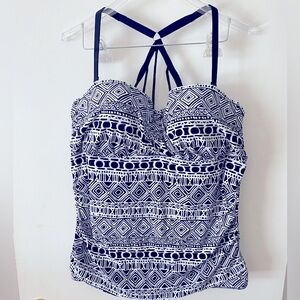 NEW W/O tags, size 3X, 2-pc. Tankini set, Black &white,belly button level bottom